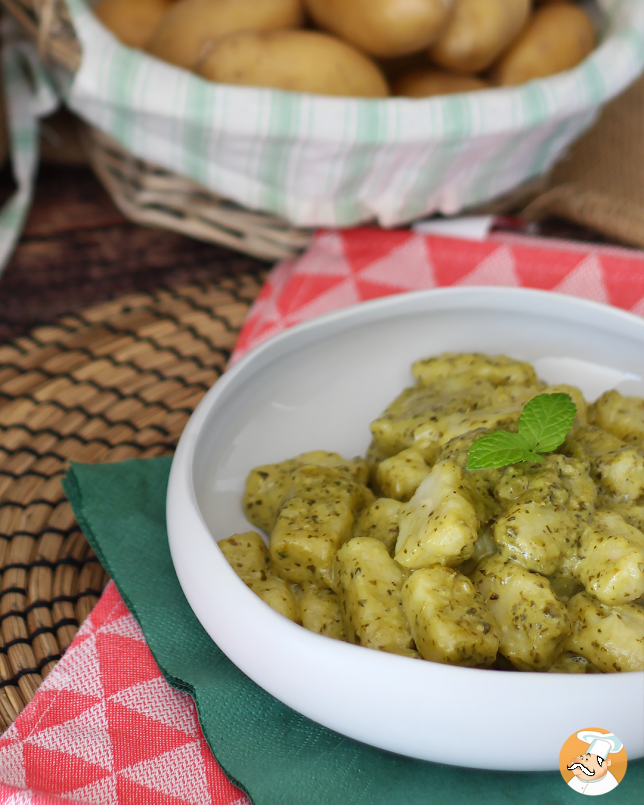 Domowe gnocchi ziemniaczane z sosem pesto