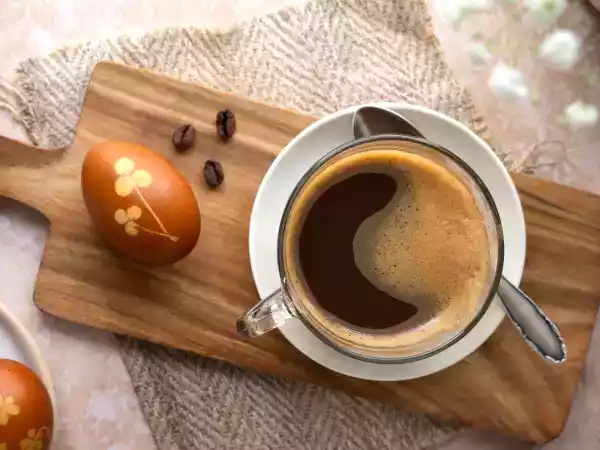 Kawa z jajkiem? Zaskakująca nordycka tradycja czeka na odkrycie