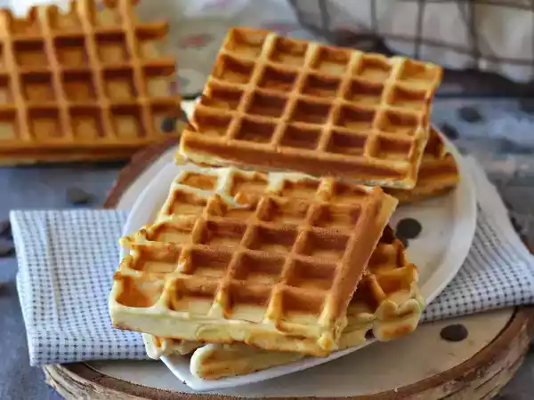 Przepis na gofry proteinowe, który sprawi, że Twoje śniadanie będzie nie do odparcia