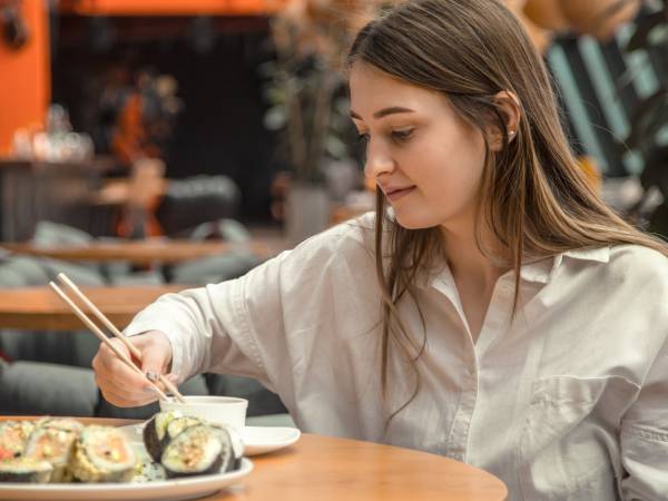 Jeśli jesz sushi w ten sposób, robisz to źle: czego Japończyk nigdy by nie zrobił.