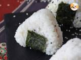 Przepis Onigiri z tuńczykiem, mała japońska trójkątna kanapka ryżowa - おにぎり