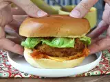 przepis Burger z kurczakiem w panierce po koreańsku: chrupiący, pikantny i niezwykle smaczny