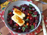 przepis Sałatka z buraków z grillowanym halloumi