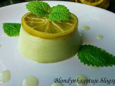 Panna Cotta z Zieloną Herbatą i Limonką