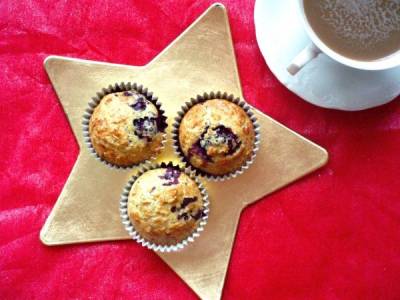 Muffinki proteinowe z jeżynami