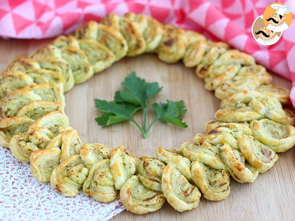 Przepis Wieniec z ciasta francuskiego z pesto na aperitif