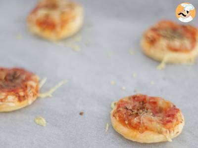 Przepis Mini pizze z ciasta francuskiego