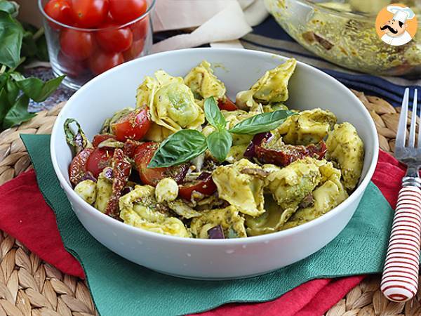 Przepis Sałatka z tortellini w pesto