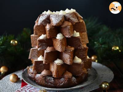 Przepis Brioszka pandoro wypełniona kremem nutella i kremem waniliowym w kształcie choinki.