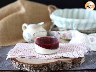 Przepis Panna cotta z coulis jagodowym