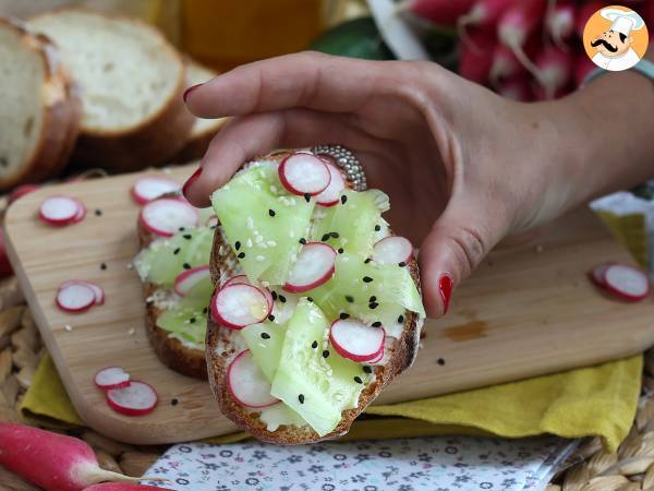 Kanapki z serkiem śmietankowym z ogórkiem i rzodkiewką - Przygotowanie krok 5