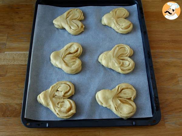 Wyjątkowo miękkie bułeczki brioche w kształcie serca na Walentynki - Przygotowanie krok 10