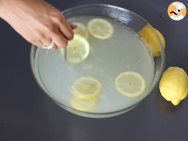 Gin fizz do podzielenia się z wszystkimi gośćmi podczas aperitifu - Przygotowanie krok 1