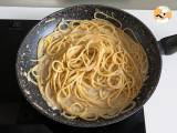 Spaghetti cacio e pepe: 3 składniki, eksplozja smaku! - Przygotowanie krok 9