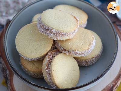 Alfajores - argentyńskie kruche ciasteczka z dżemem mlecznym i kokosem - zdjęcie 5