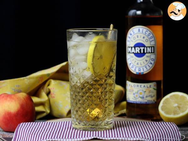 Bezalkoholowy Martini Spritz - słodki i kwiatowy koktajl na aperitif