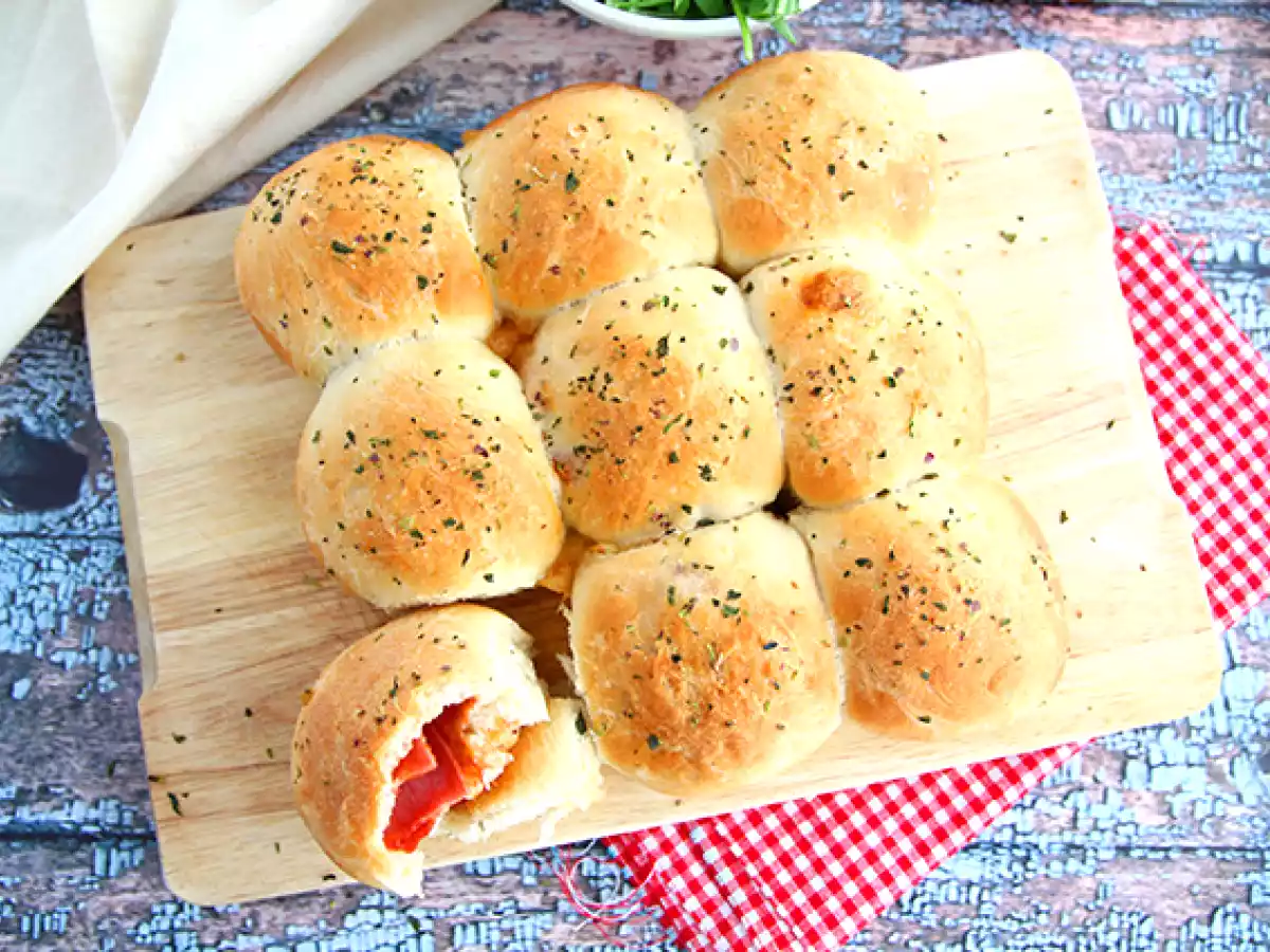 Bułeczki do pizzy, małe bułeczki nadziewane szynką i serem - zdjęcie 2