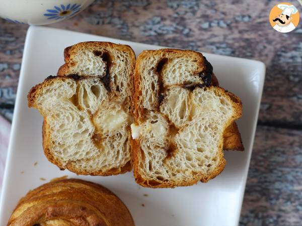 Cruffins, połączenie croissanta i muffina, z kremem i czekoladą - zdjęcie 2