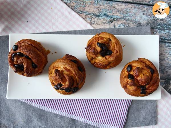 Cruffins, połączenie croissanta i muffina, z kremem i czekoladą - zdjęcie 5