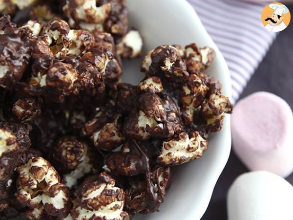 Czekoladowe popcorny z piankami marshmallow