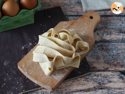 Domowe pappardelle jajeczne: przepis wyjaśniony krok po kroku