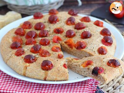 Focaccia z pomidorkami koktajlowymi - zdjęcie 2