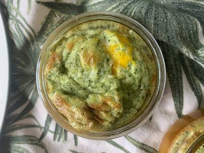 Jajka w kokilkach z pesto - zdjęcie 2