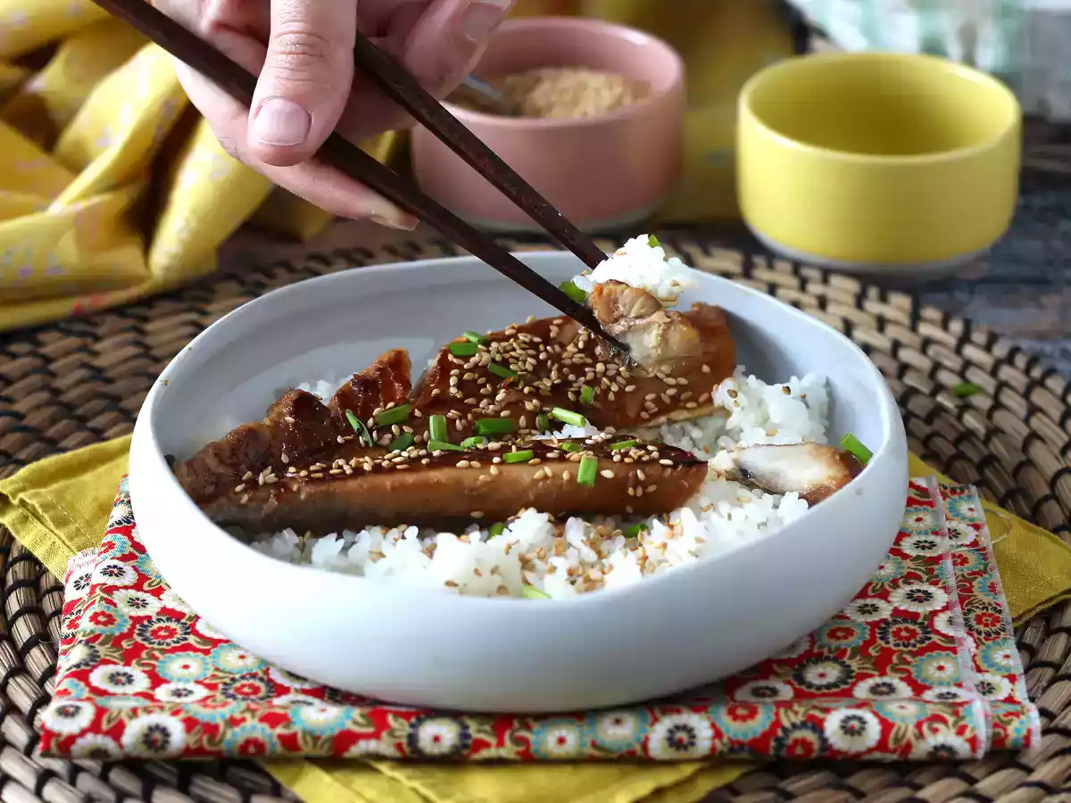 Jak przyrządzić makrelę? Wypróbuj ten przepis z sosem sojowym i miodem! - zdjęcie 4