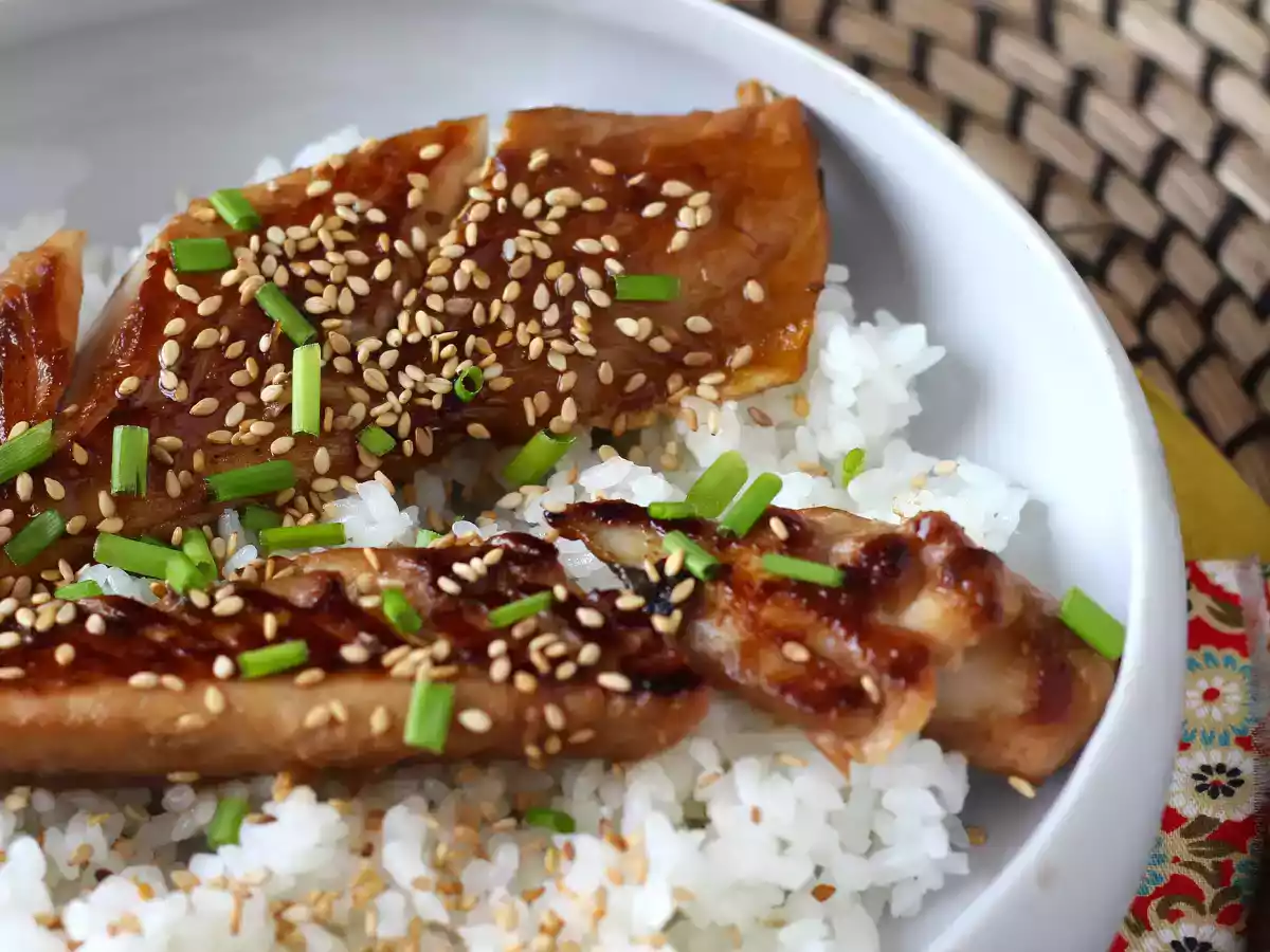 Jak przyrządzić makrelę? Wypróbuj ten przepis z sosem sojowym i miodem! - zdjęcie 5