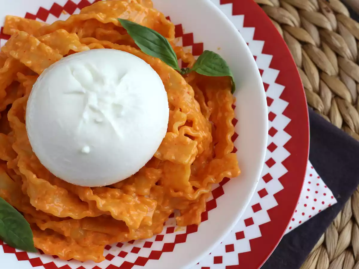 Kalabryjskie pesto z kremowym serem burrata