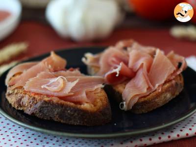 Kanapki z pomidorem i szynką serrano - zdjęcie 3