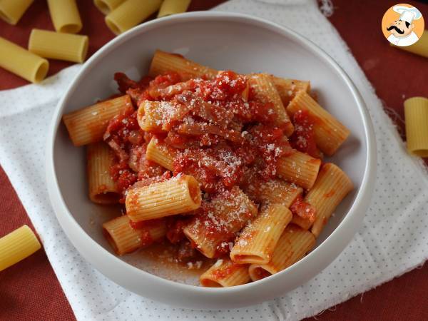 Makaron all'amatriciana, tradycyjny przepis wyjaśniony krok po kroku - zdjęcie 3