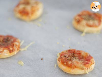 Mini pizze z ciasta francuskiego