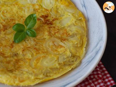 Omlet cebulowy, smaczny i łatwy w przygotowaniu przepis - zdjęcie 2