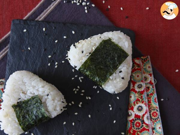 Onigiri z tuńczykiem - japońska trójkątna kanapka ryżowa - おにぎり - zdjęcie 9