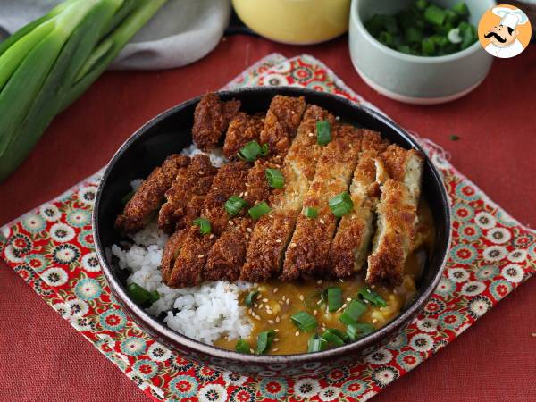 Panierowany bakłażan z bułką tartą panko w stylu japońskiego curry katsu, ale wegetariański