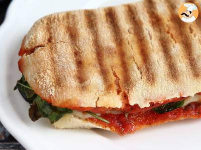 Panini z chorizo i serem Emmental - zdjęcie 4