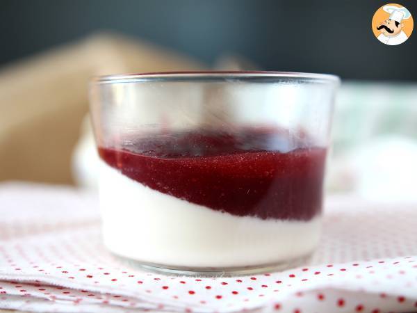 Panna cotta z sosem jagodowym - zdjęcie 2