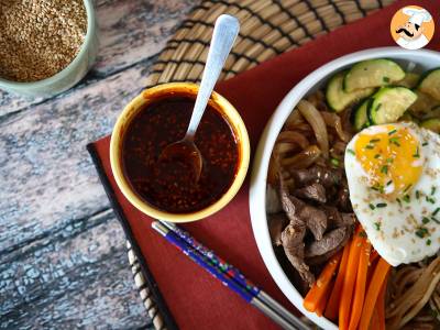 Pikantny koreański sos gochujang do Bibimbap