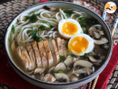 Ramen z kurczakiem: prosta wersja tego kultowego azjatyckiego dania! - zdjęcie 2