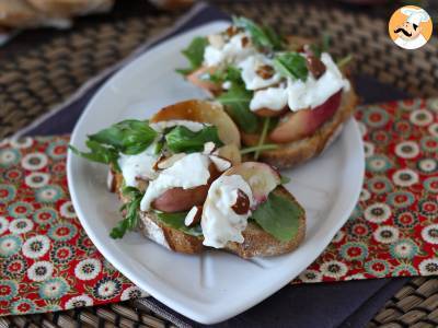 Rukola, pieczone brzoskwinie i burrata na grzance: idealne słodko-pikantne połączenie! - zdjęcie 2