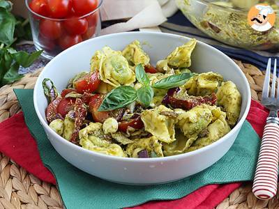 Sałatka z tortellini i pesto