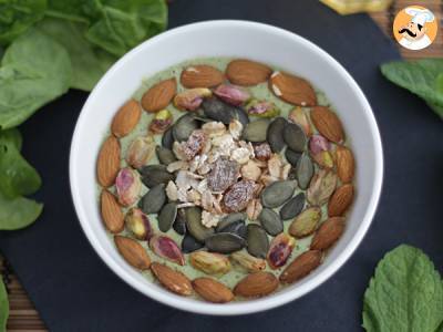 Smoothie bowl kiwi mięta pędy szpinaku - zdjęcie 2