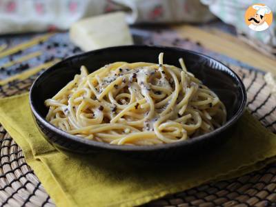 Spaghetti cacio e pepe: 3 składniki, eksplozja smaku!