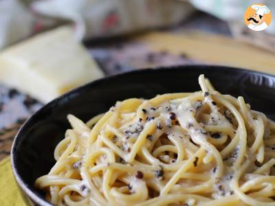 Spaghetti cacio e pepe: 3 składniki, eksplozja smaku! - zdjęcie 3