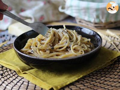 Spaghetti cacio e pepe: 3 składniki, eksplozja smaku! - zdjęcie 4