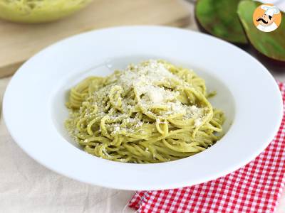 Spaghetti carbonara z awokado