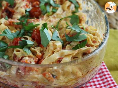 Tagliatelle feta z pomidorkami koktajlowymi - zapiekany makaron z fetą - zdjęcie 6