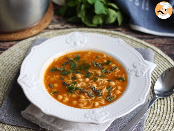 Wegetariańska zupa chorba - aromatyczna i pyszna zupa!