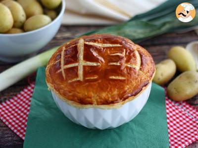 Zupa porowo-ziemniaczana z ciasta francuskiego